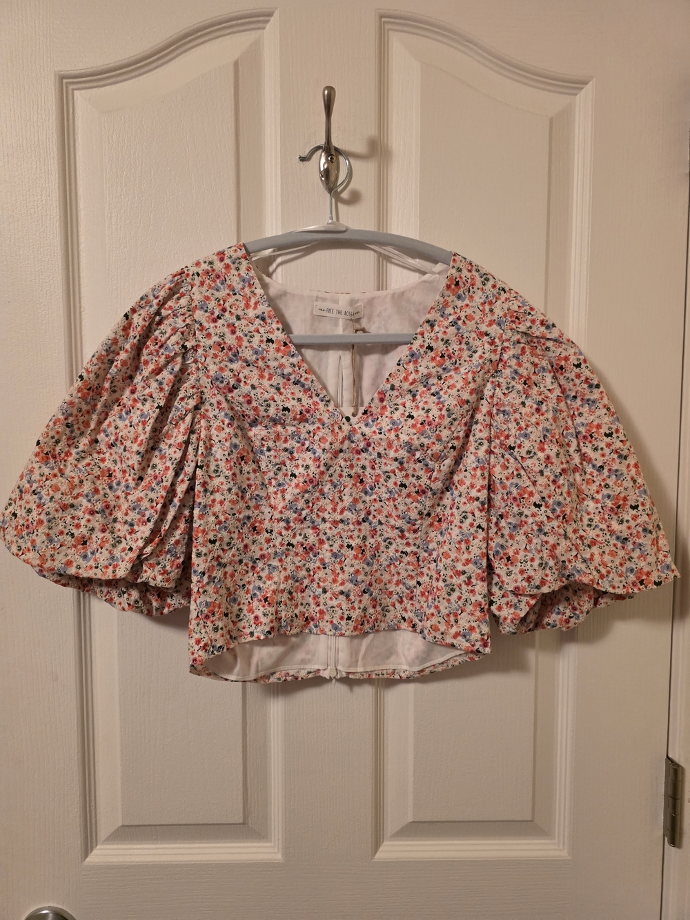 NWT Free the Roses Coral Floral Eyelet Puff Sleeve Crop Top Blouse Small